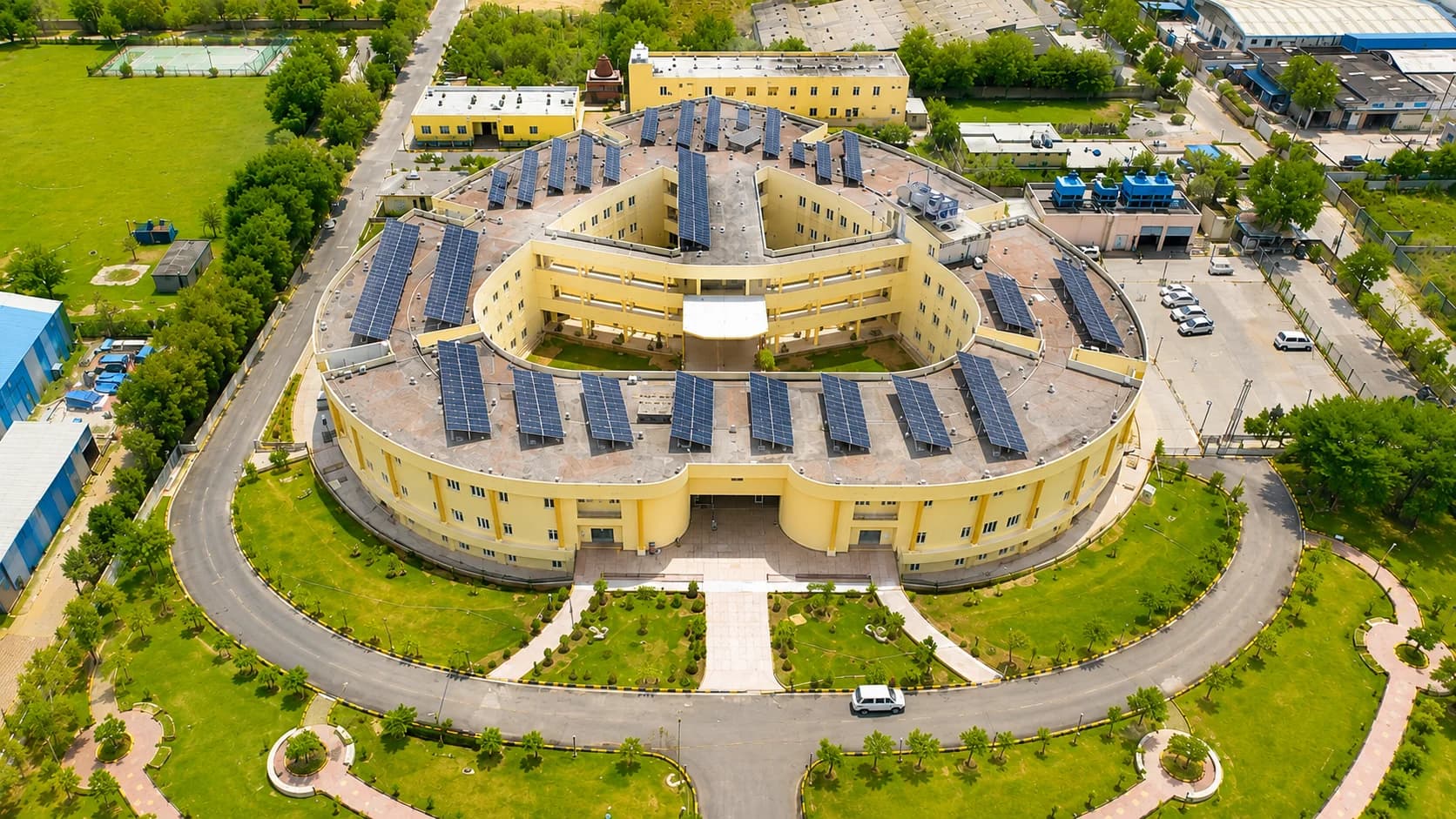 Healthcare facility construction with clinical blocks and medical services install